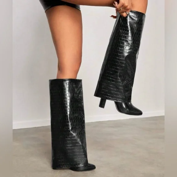 SHEIN Heeled Shark Boots - Picture 2 of 7